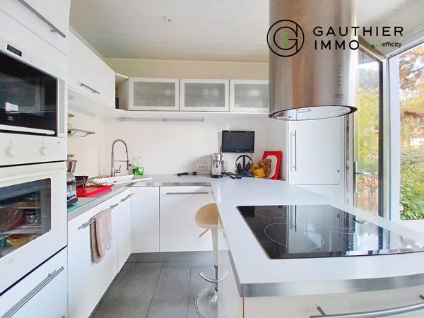 Appartement
         4 pièces
        - 90 m² 550 000 € *