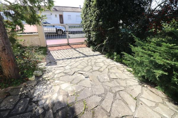 Maison 5 pièces 75m² secteur SAINT JEAN D'ANGELY (17)