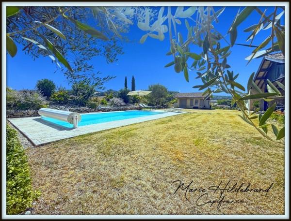 Maison en pierre de plus de 220m² - 5 chambres - jardin, piscine, dépendances - 3600m²