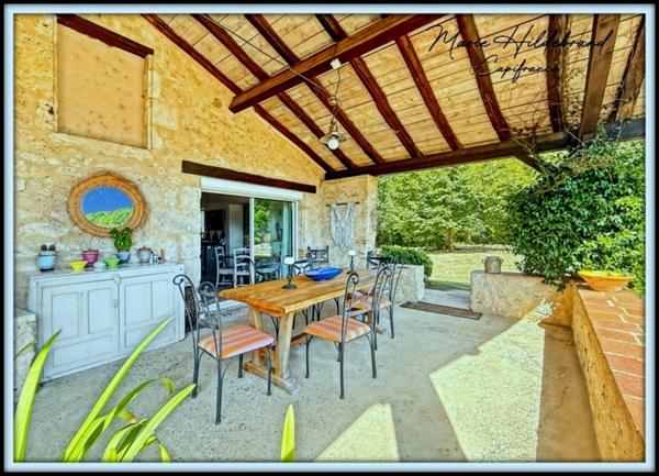 Maison en pierre de plus de 220m² - 5 chambres - jardin, piscine, dépendances - 3600m²