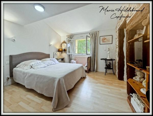 Maison en pierre de plus de 220m² - 5 chambres - jardin, piscine, dépendances - 3600m²