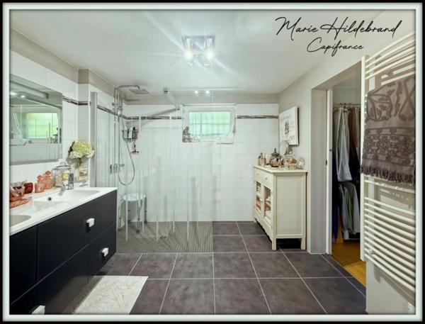 Maison en pierre de plus de 220m² - 5 chambres - jardin, piscine, dépendances - 3600m²