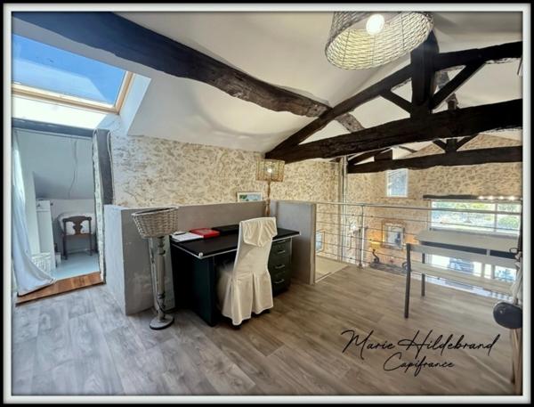 Maison en pierre de plus de 220m² - 5 chambres - jardin, piscine, dépendances - 3600m²