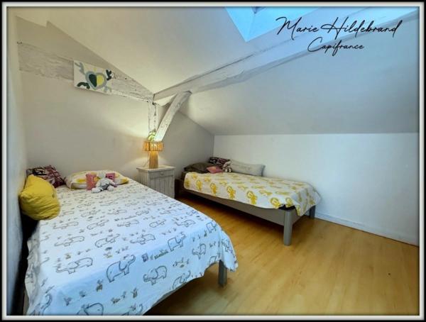 Maison en pierre de plus de 220m² - 5 chambres - jardin, piscine, dépendances - 3600m²