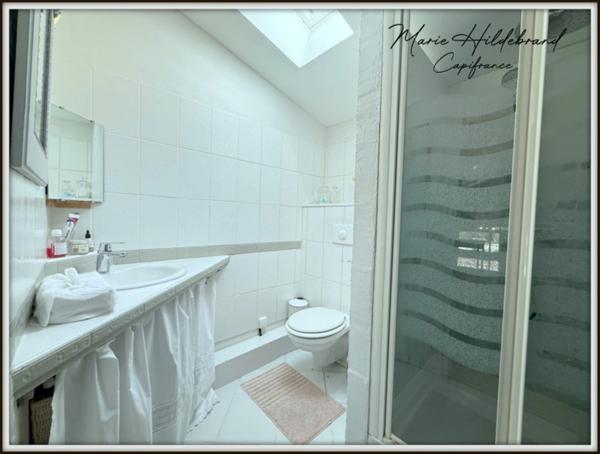 Maison en pierre de plus de 220m² - 5 chambres - jardin, piscine, dépendances - 3600m²