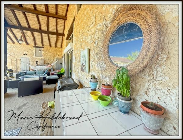 Maison en pierre de plus de 220m² - 5 chambres - jardin, piscine, dépendances - 3600m²