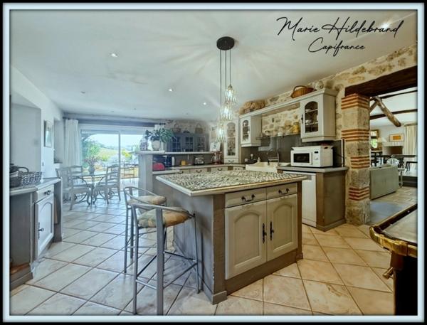 Maison en pierre de plus de 220m² - 5 chambres - jardin, piscine, dépendances - 3600m²