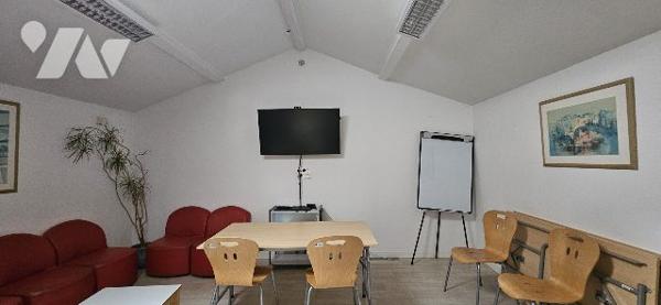 Bâtiment à usage de bureaux