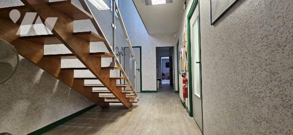 Bâtiment à usage de bureaux