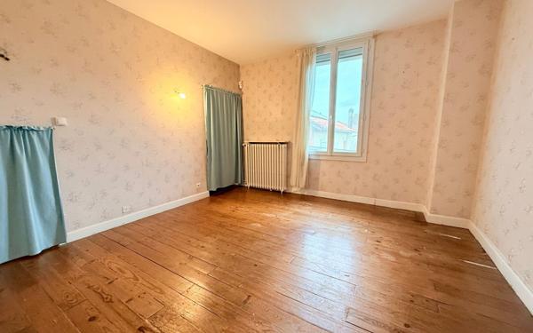 Maison à vendre    6 pièces •  Aire-sur-l'Adour