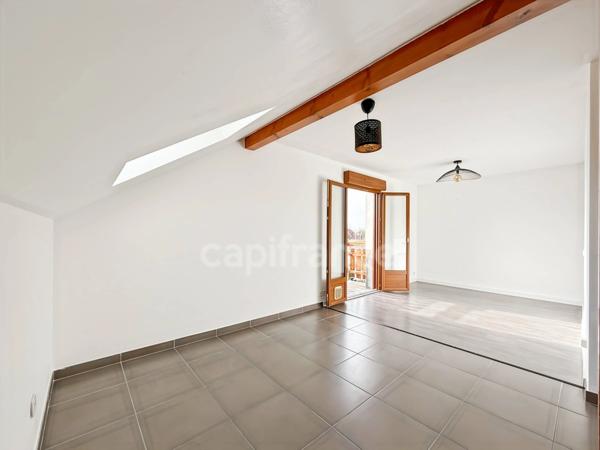 Appartement à vendre 2 pièces GRILLY (01) - Duplex T2 + 1 pièce - 52m2 habitable (69m2 au sol) avec parking privatif