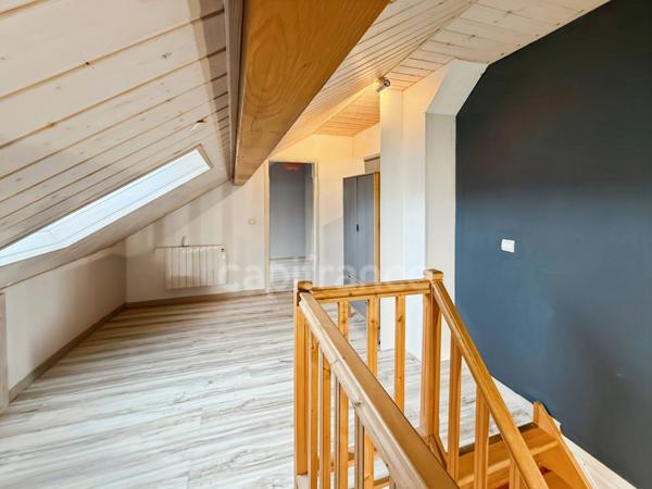 Appartement à vendre 2 pièces GRILLY (01) - Duplex T2 + 1 pièce - 52m2 habitable (69m2 au sol) avec parking privatif