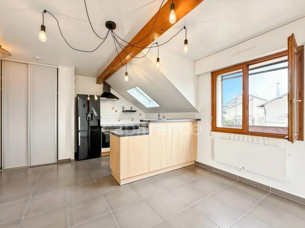 Appartement à vendre 2 pièces GRILLY (01) - Duplex T2 + 1 pièce - 52m2 habitable (69m2 au sol) avec parking privatif
