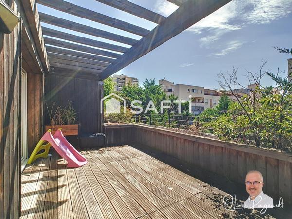 VILLA T5 EN TRIPLEX, MODERNE AUX PORTES DE LYON