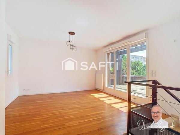 VILLA T5 EN TRIPLEX, MODERNE AUX PORTES DE LYON