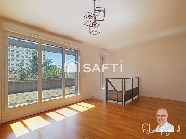 VILLA T5 EN TRIPLEX, MODERNE AUX PORTES DE LYON