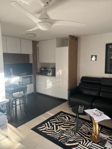 Appartement royal villeroy Sete , garage et piscine