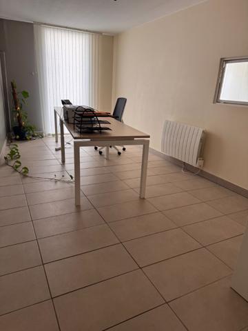 Centre ville Local commercial Sainte Sigolene 225 M2