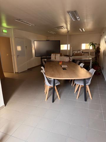 Centre ville Local commercial Sainte Sigolene 225 M2