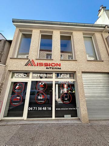 Centre ville Local commercial Sainte Sigolene 225 M2