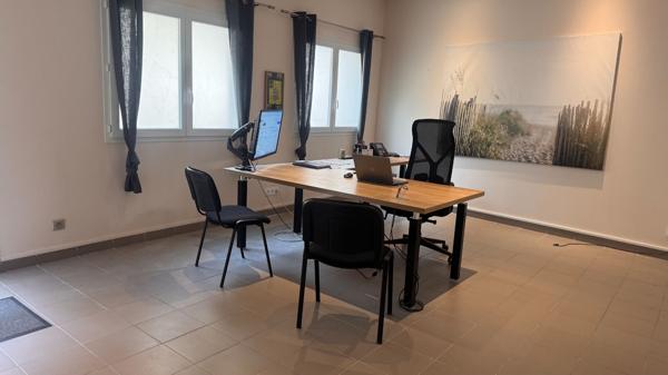Centre ville Local commercial Sainte Sigolene 225 M2