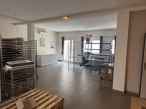 Centre ville Local commercial Sainte Sigolene 225 M2
