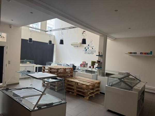 Centre ville Local commercial Sainte Sigolene 225 M2