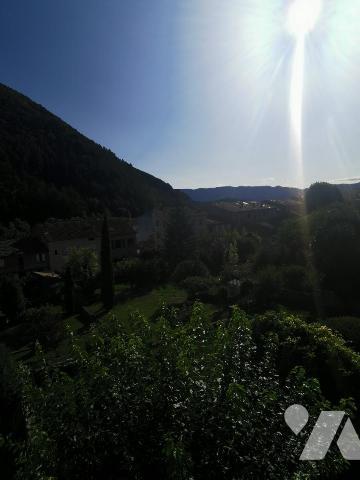 Maison d'habitation avec jardin