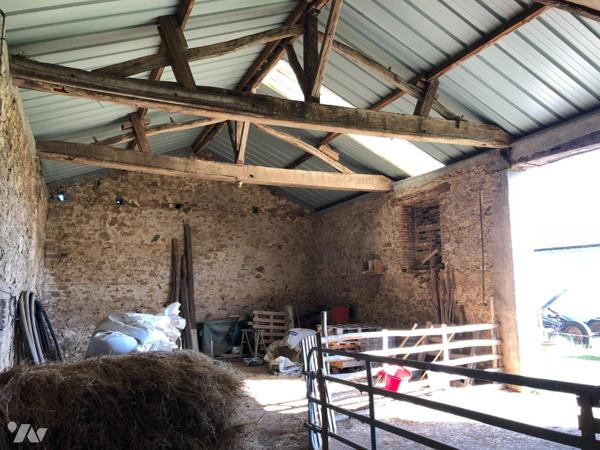 NUEIL-LES-AUBIERS, Corps de ferme à rénover