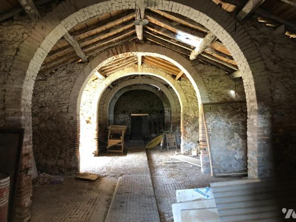 NUEIL-LES-AUBIERS, Corps de ferme à rénover