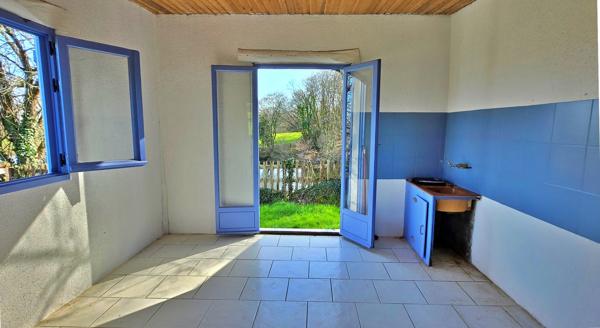 TERRAIN DE LOISIR AVEC ETANG ET MAISONNETTE DE REPOS + APPENTI + GARAGE - CADRE CALME ET VERDOYANT