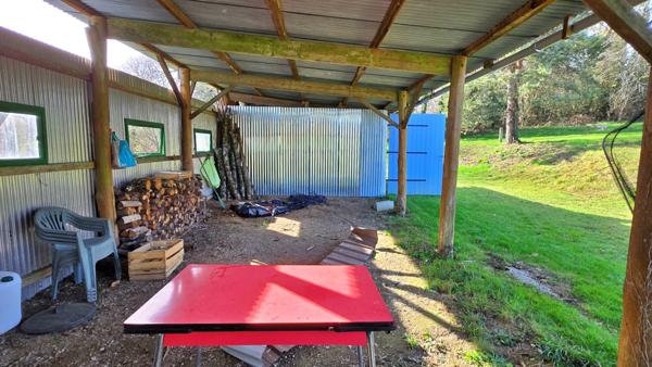 TERRAIN DE LOISIR AVEC ETANG ET MAISONNETTE DE REPOS + APPENTI + GARAGE - CADRE CALME ET VERDOYANT