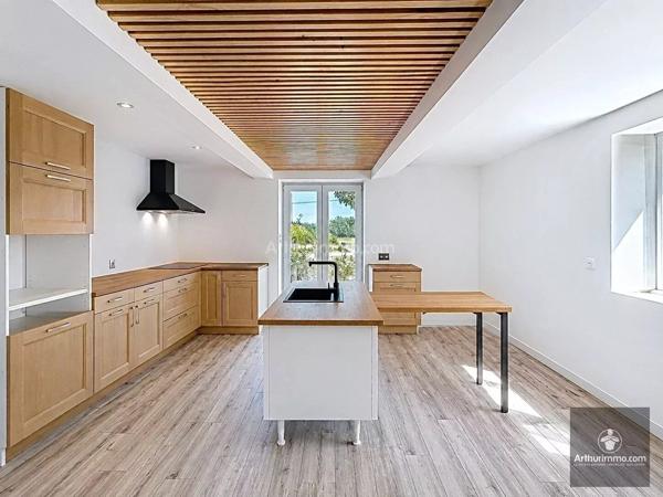 Location                                                      Maison
                        
                     6 pièces                      120 m2                     à Briennon