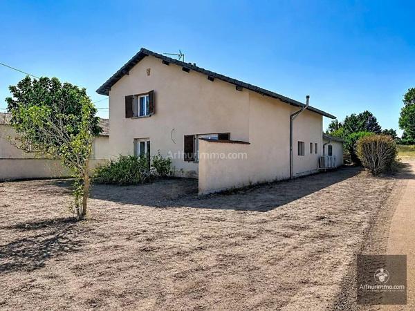 Location                                                      Maison
                        
                     6 pièces                      120 m2                     à Briennon