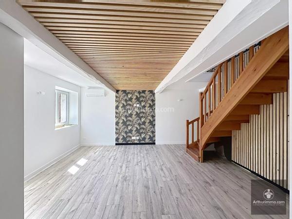 Location                                                      Maison
                        
                     6 pièces                      120 m2                     à Briennon