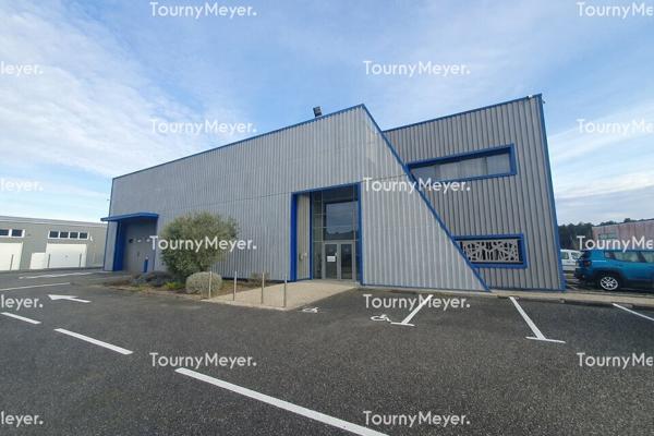 SAINT JEAN D'ILLAC- A LOUER LOCAL D ACTIVITES de 1 075 M²
