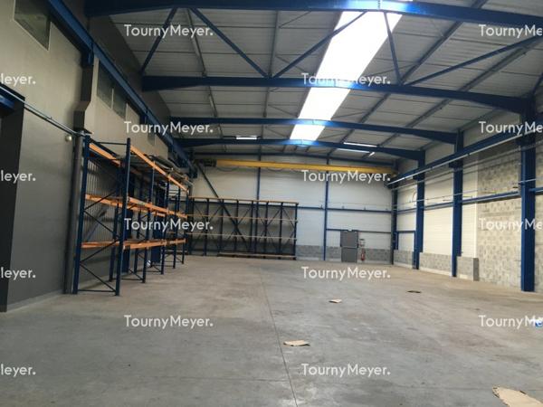 SAINT JEAN D'ILLAC- A LOUER LOCAL D ACTIVITES de 1 075 M²