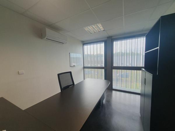 SAINT JEAN D'ILLAC- A LOUER LOCAL D ACTIVITES de 1 075 M²