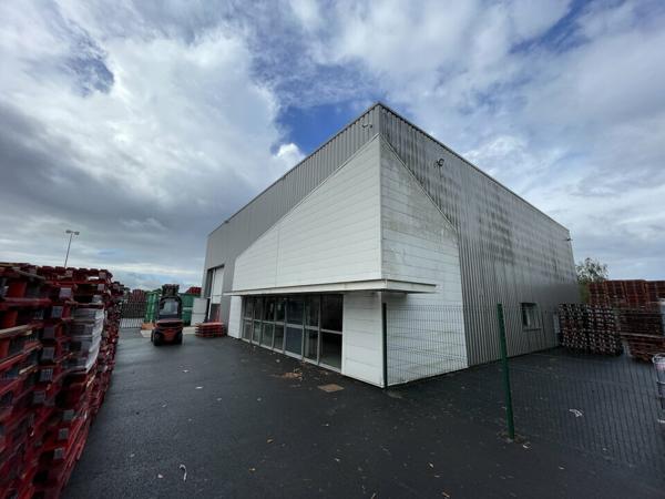 Local d'activites 500 m² à louer GRAND-FOUGERAY (réf : 35.6836)