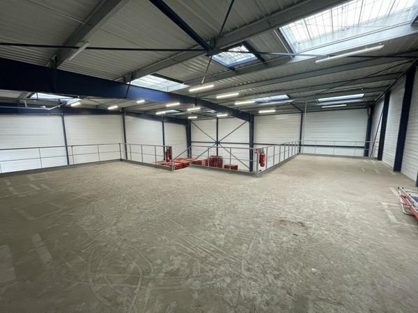 Local d'activites 500 m² à louer GRAND-FOUGERAY (réf : 35.6836)