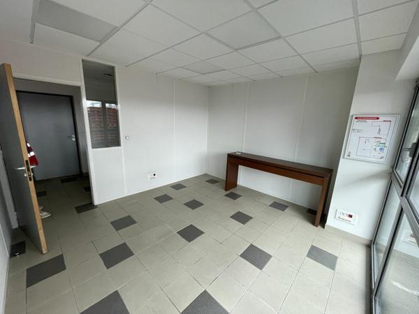 Local d'activites 500 m² à louer GRAND-FOUGERAY (réf : 35.6836)