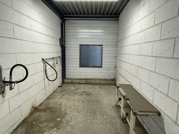 Local d'activites 500 m² à louer GRAND-FOUGERAY (réf : 35.6836)