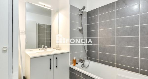 À vendre Appartement 4 pièces 76.01 m² - Mèze 34140