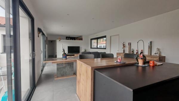 À vendre - Maison contemporaine, 5 pièces située à Saint-Vincent-de-Paul (40990)