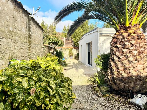 Maison - 4 pièces - La Rochelle €479 000 ** - Référence HDO684D