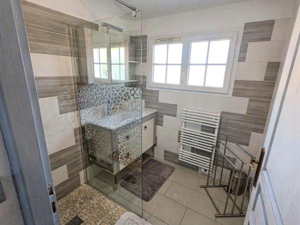 Superbe villa avec piscine – Quartier recherché