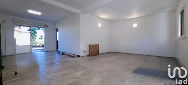 Maison 7 pièces de 110 m² à Saint-Pierre (97410)
