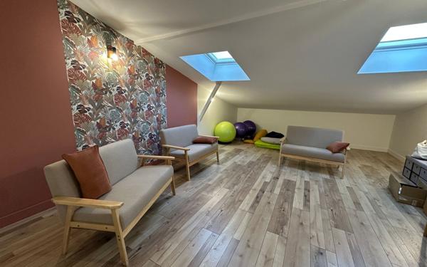 Maison à vendre    2 pièces • 246 m2 Bourg-de-Péage