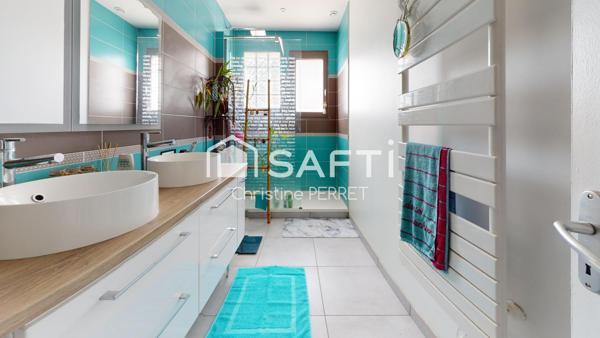 Maison T4 110 M2 ,terrain 957m2, piscine , garage