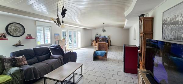 Bruay-la-Buissière (62700) Superbe plain pied d'environ 190 m² habitable sur plus de 2400 m² de terrain